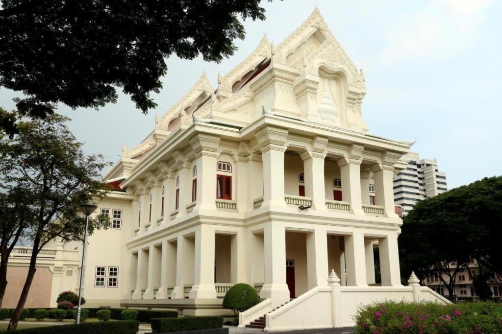 White House Asoke Sukhumvit 18 Hotel Bangkok Bagian luar foto