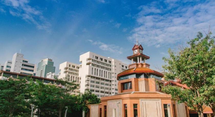 White House Asoke Sukhumvit 18 Hotel Bangkok Bagian luar foto